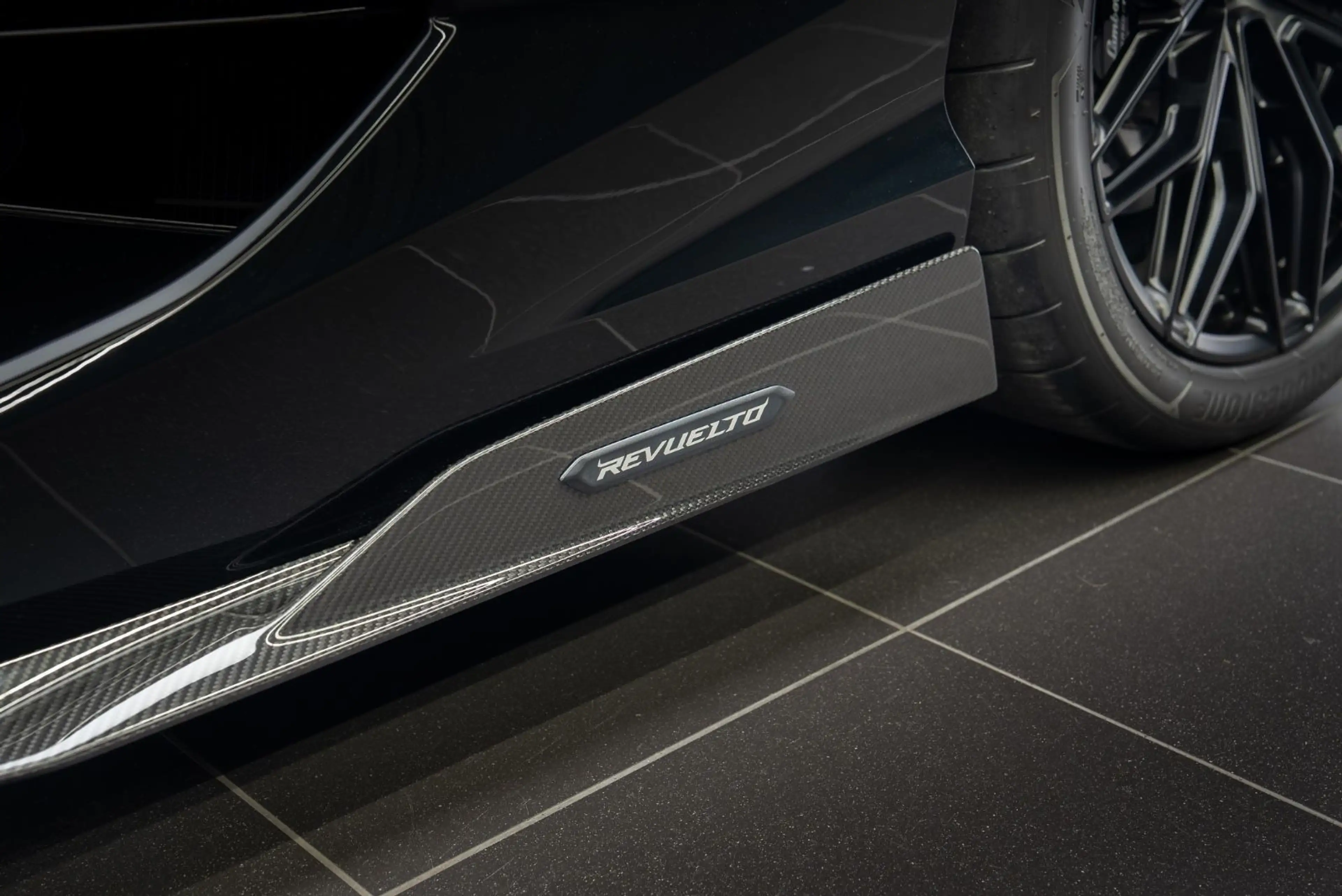 Lamborghini Revuelto CARBON/LIFT/BEIFAHRERDISPLAY — photo 12