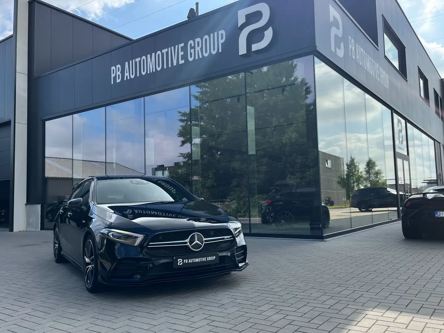 Mercedes-Benz A 35 AMG AMG A 35 4M Pano-Memory Seats-Burmester-Cam-19" Noir - 1