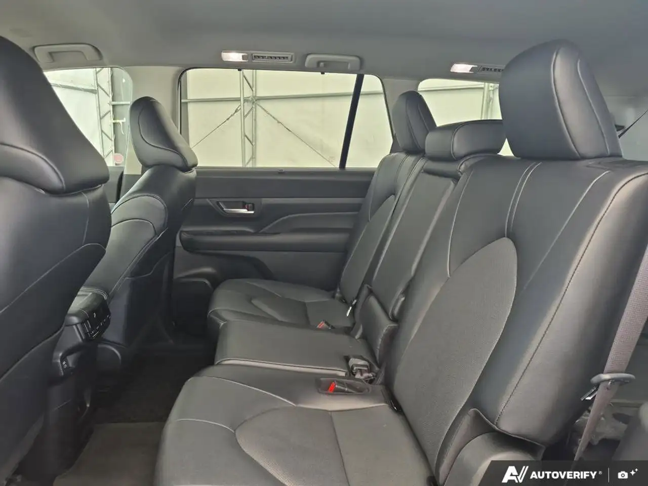 Toyota Grand Highlander снимка Toyota Grand Highlander