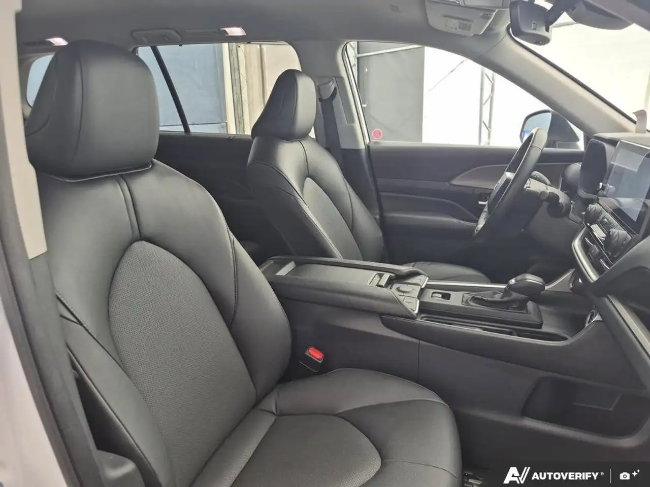 Toyota Grand Highlander снимка Toyota Grand Highlander