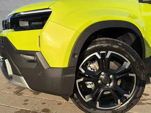 Jeep Avenger view 2