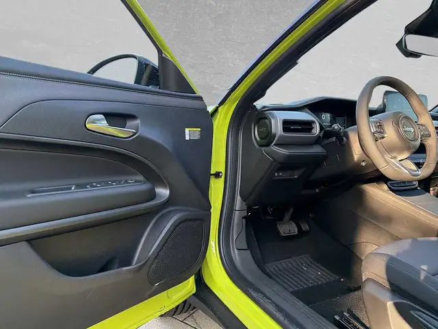 Jeep Avenger view 8