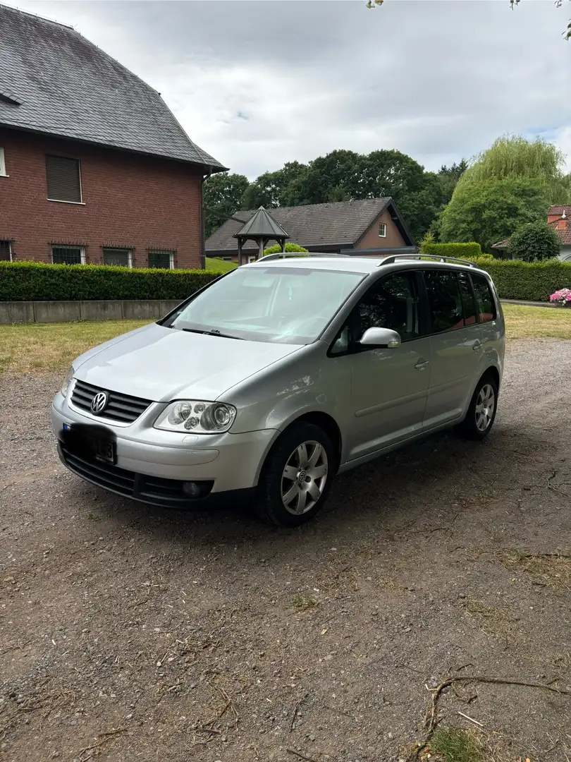 Volkswagen Touran 1.9 TDI DSG Highline - 2