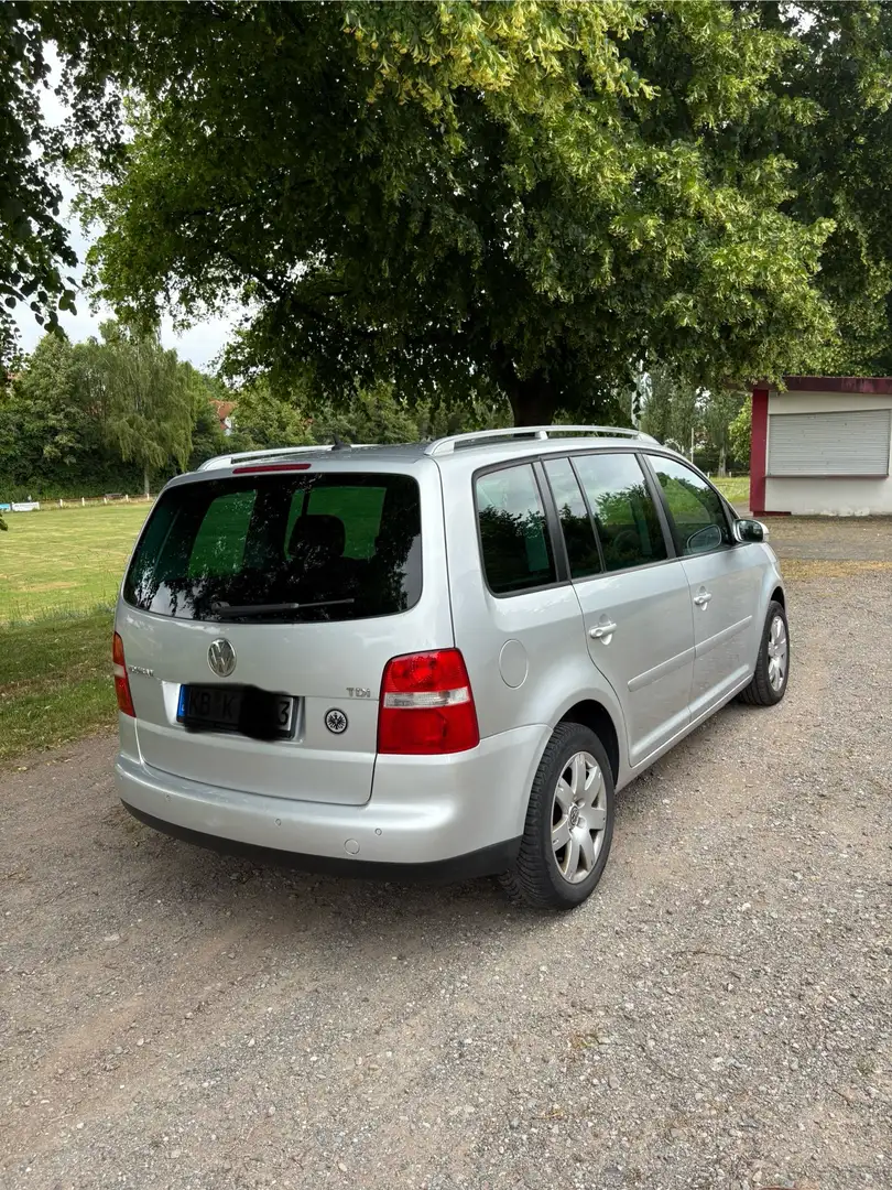 Volkswagen Touran 1.9 TDI DSG Highline - 1