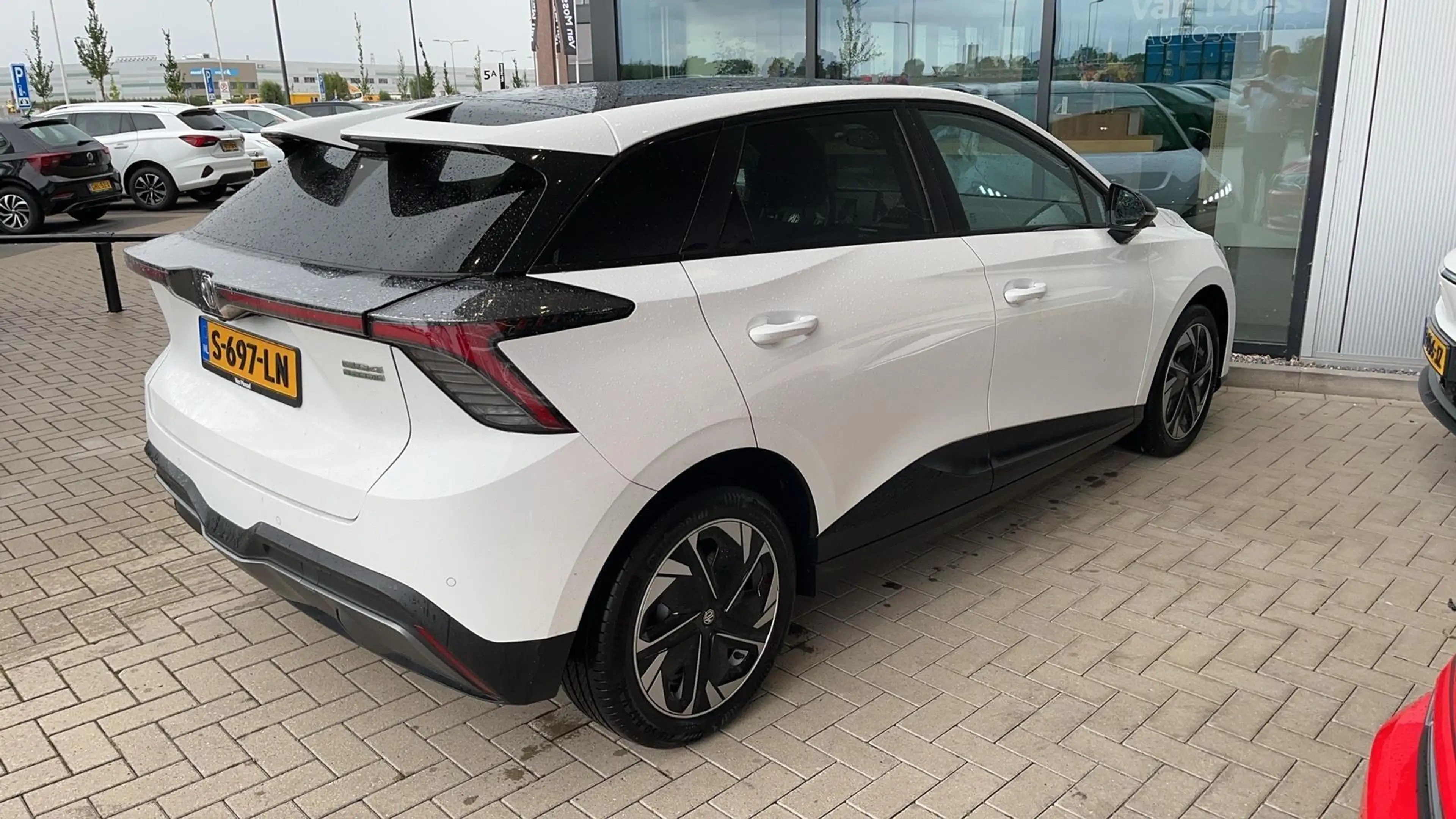 MG MG4 64kWh Luxury Long Range | 1e-EIG | WLTP 435 KM | N — photo 5