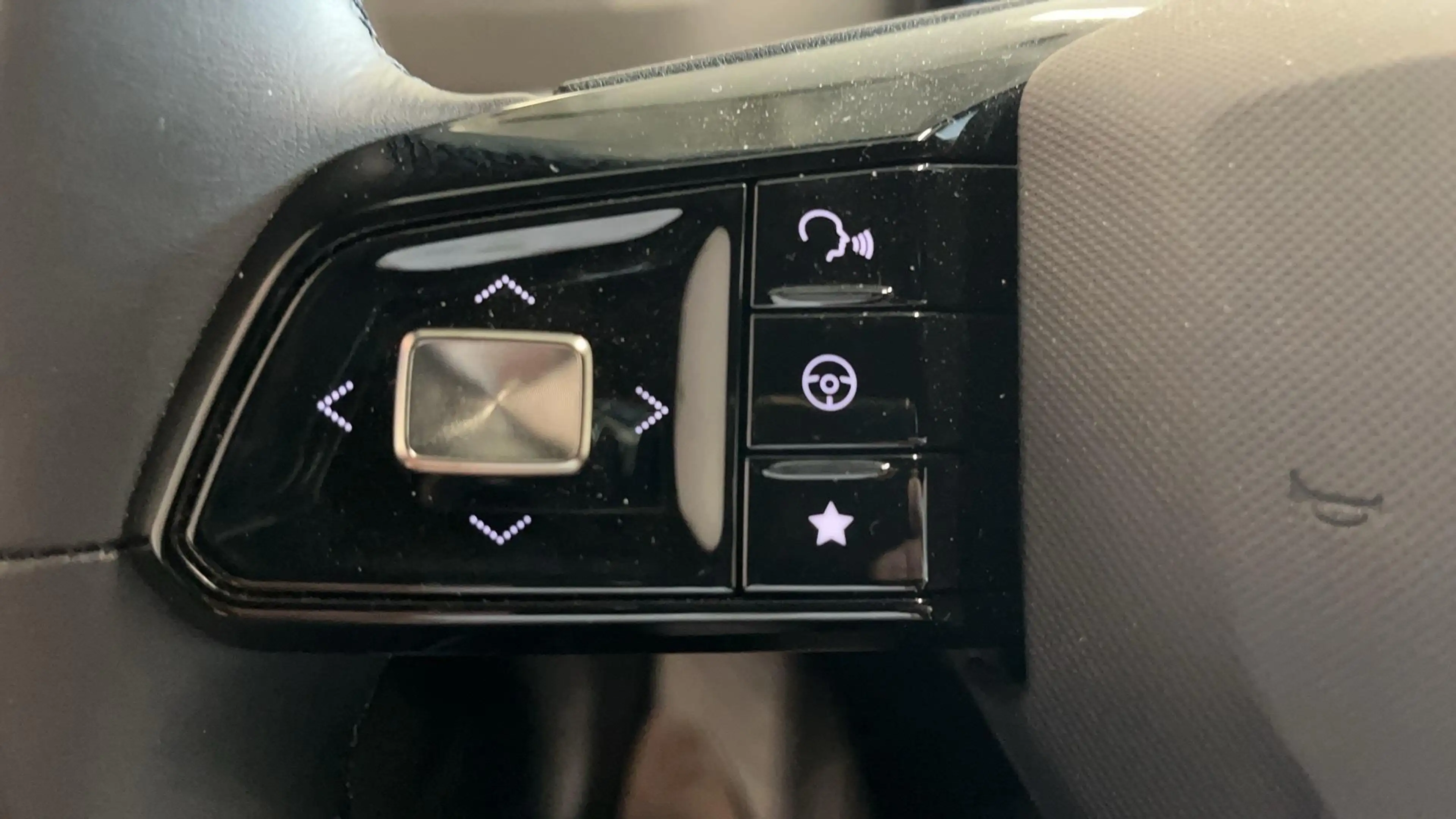 MG MG4 64kWh Luxury Long Range | 1e-EIG | WLTP 435 KM | N — photo 10