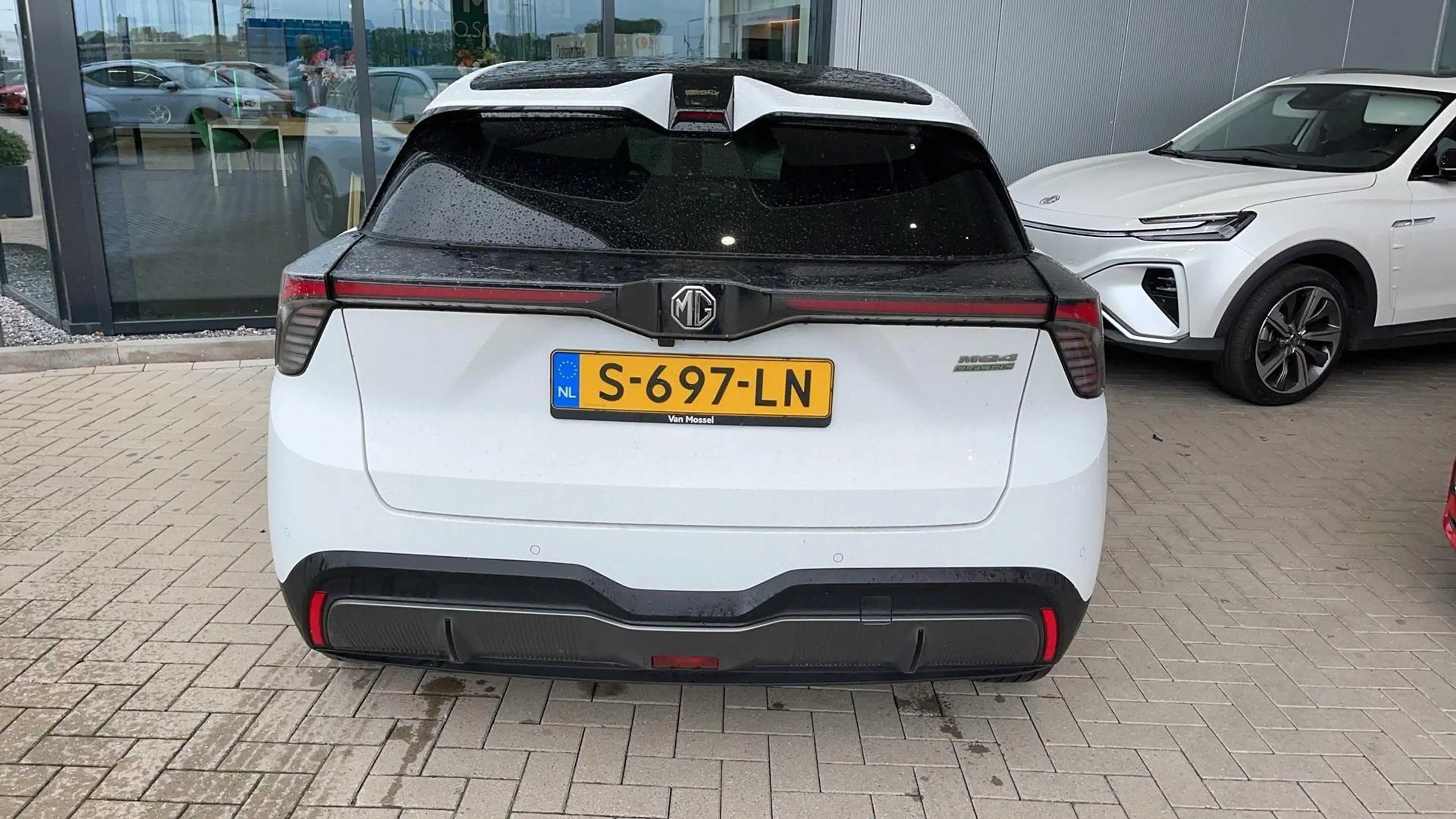 MG MG4 64kWh Luxury Long Range | 1e-EIG | WLTP 435 KM | N — photo 4