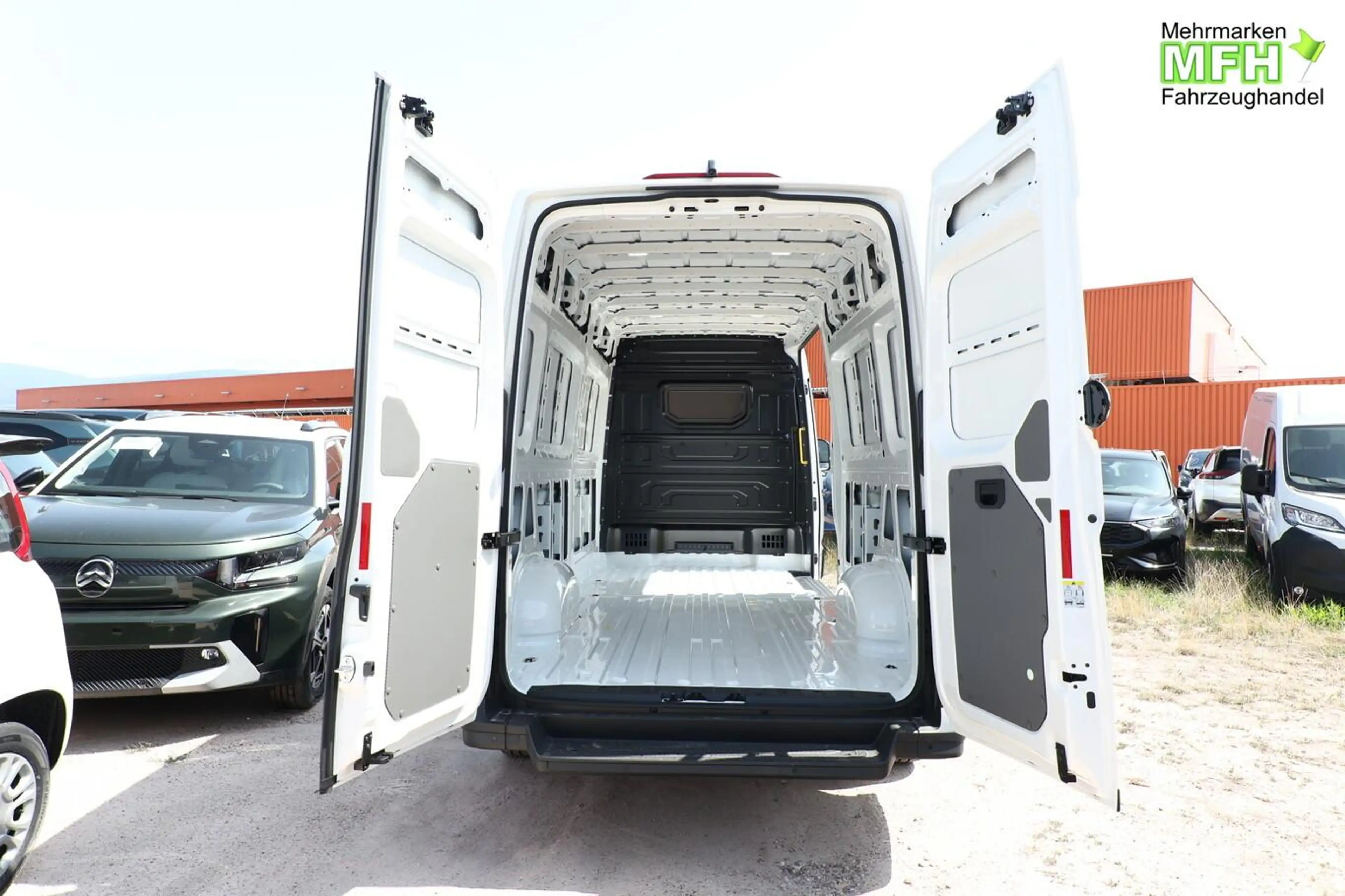 Volkswagen Crafter 35 L4H3 3S Temp Kam AppCo 2xPDC Res.rad 103 kW ... — photo 10