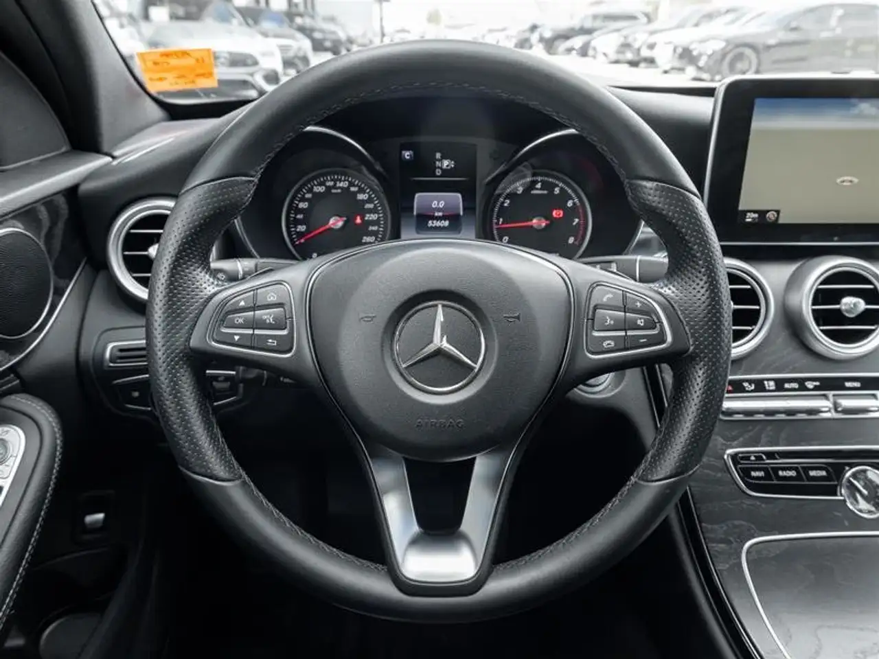 Mercedes-Benz C-Class снимка Mercedes-Benz C-Class