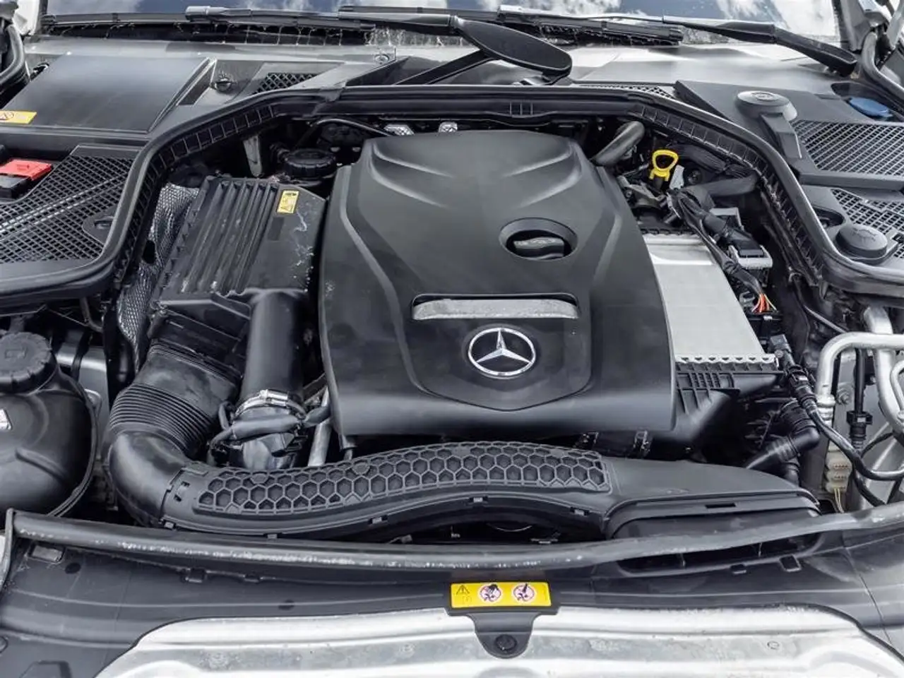 Mercedes-Benz C-Class снимка Mercedes-Benz C-Class