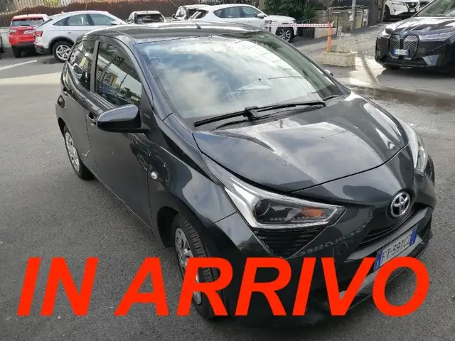 Toyota Aygo Aygo II 2018 5p 5p 1.0 x-play m-mt 72cv