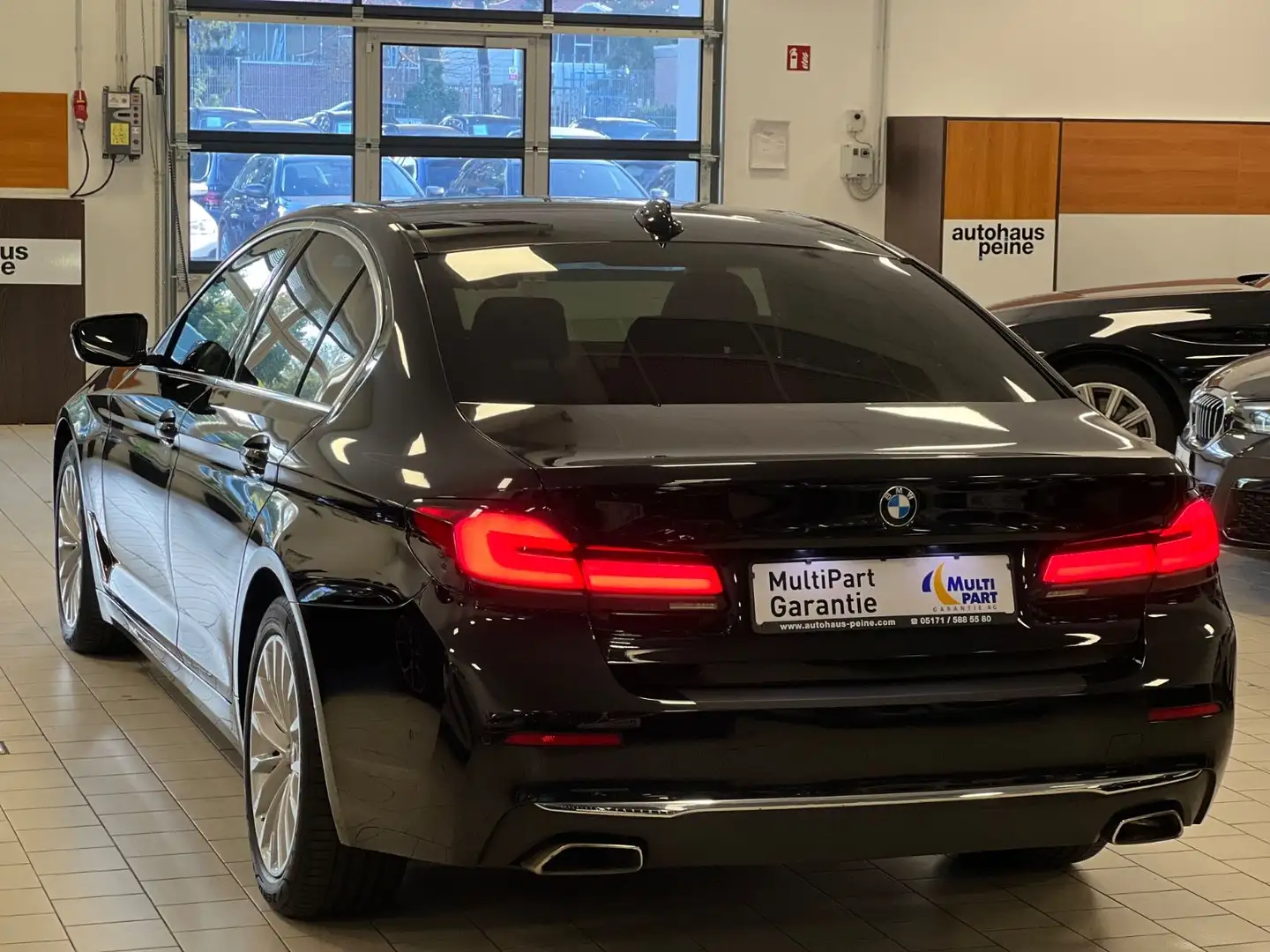 BMW 540 dxD/HUD/Laser/MassagStz/P&DrivAsProf/LuxL Schwarz - 2