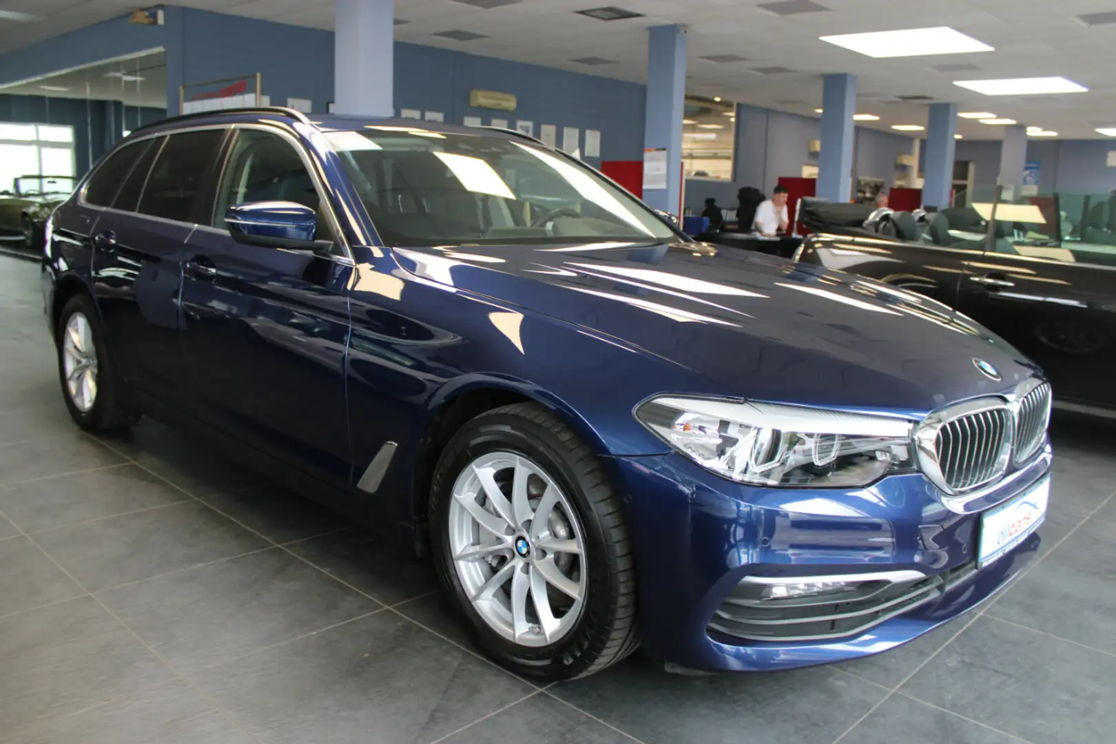 BMW 530 530i xDrive Touring - Leder - Navi - Head up - Blau - 1
