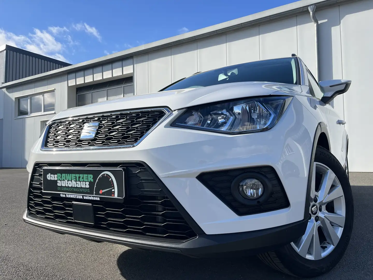 SEAT Arona 1.6 TDI DSG Style 125€ m. 20% Anzahlung DAB Navi Weiß - 1