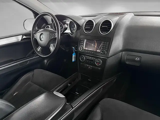 Mercedes-Benz M-Class view 10