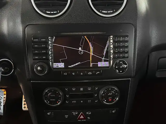 Mercedes-Benz M-Class view 13