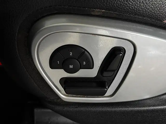 Mercedes-Benz M-Class view 12