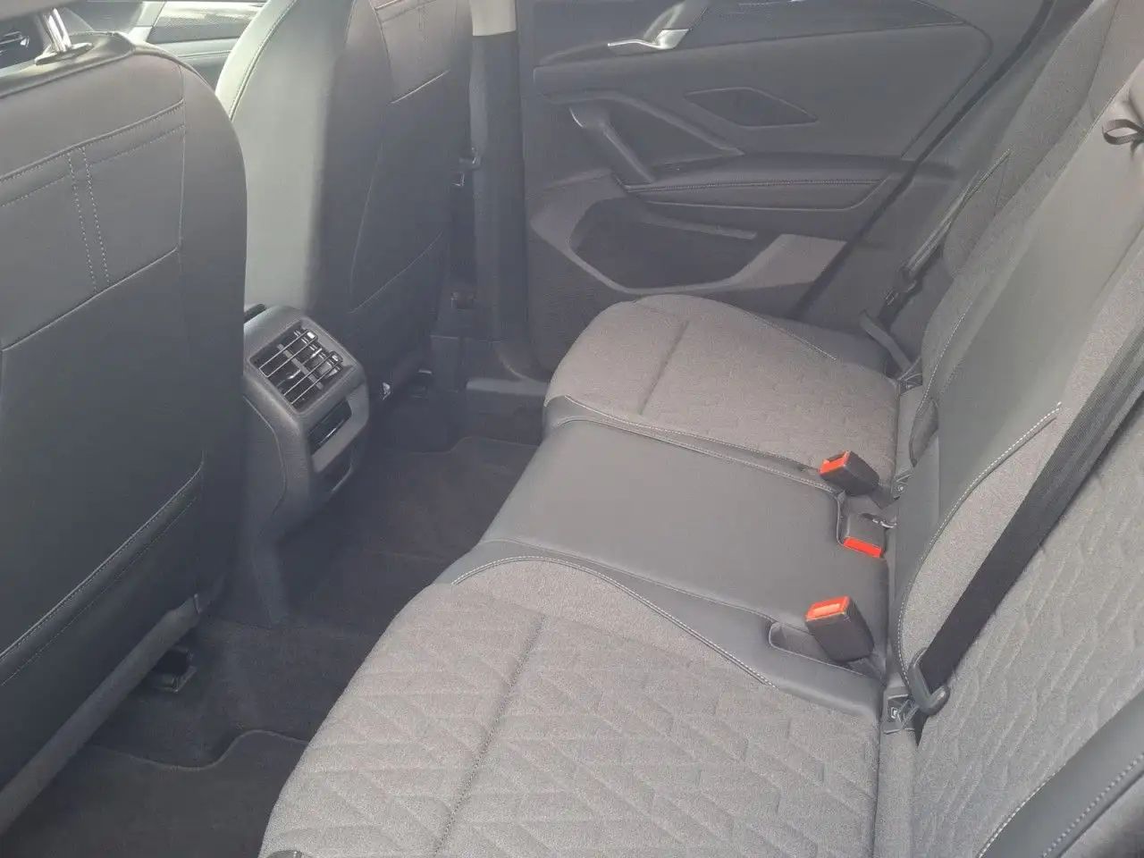 Volkswagen Tiguan Life 1.5 eTSI IQ-Light Bluetooth Navi LED 16
