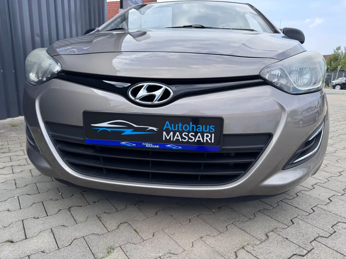 Hyundai i20 1.2 Fifa World Cup Edition Allwetter, Klima,TÜV Brun - 1