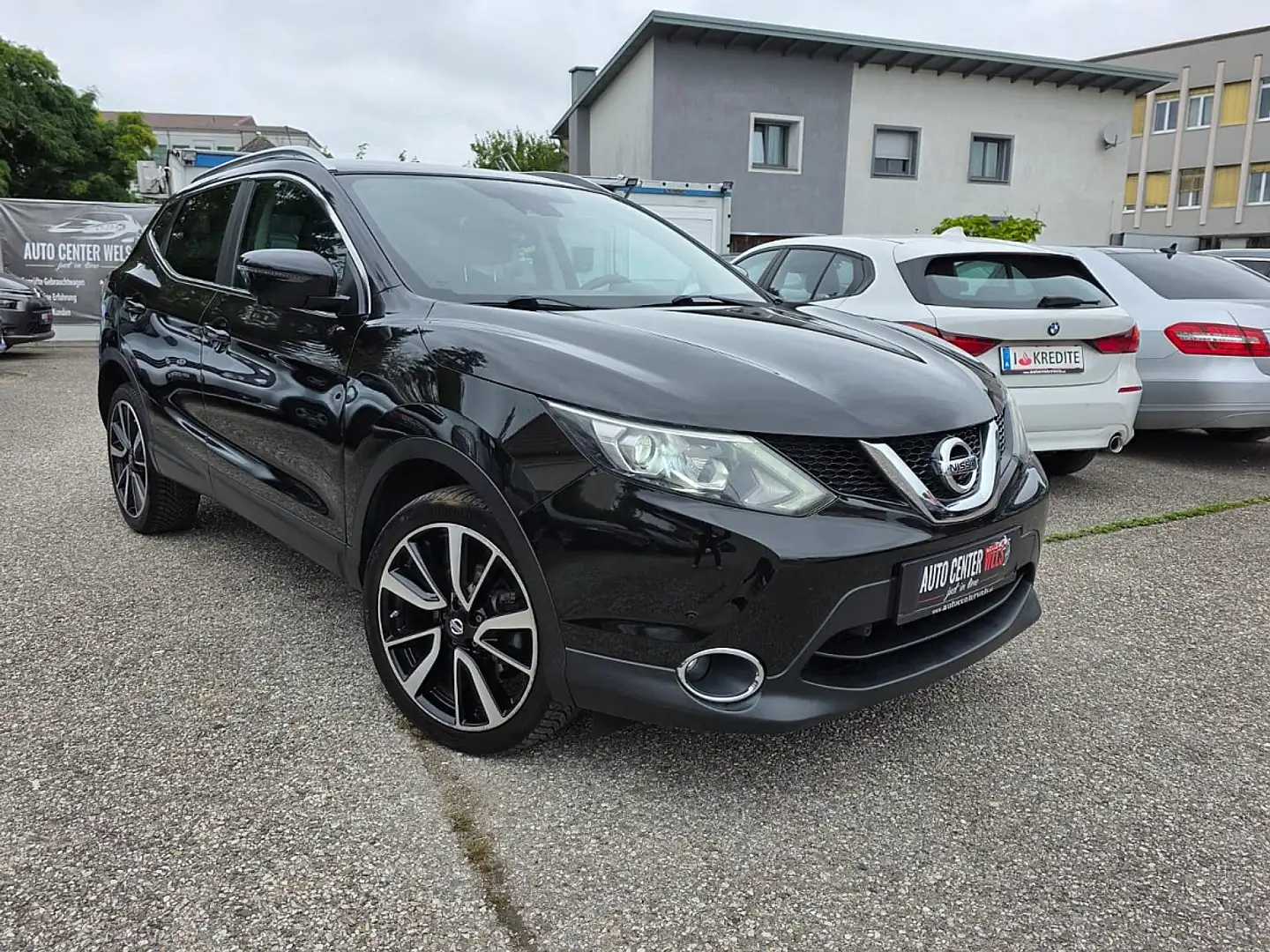Nissan Qashqai 1,2 DIG-T Tekna Schwarz - 1