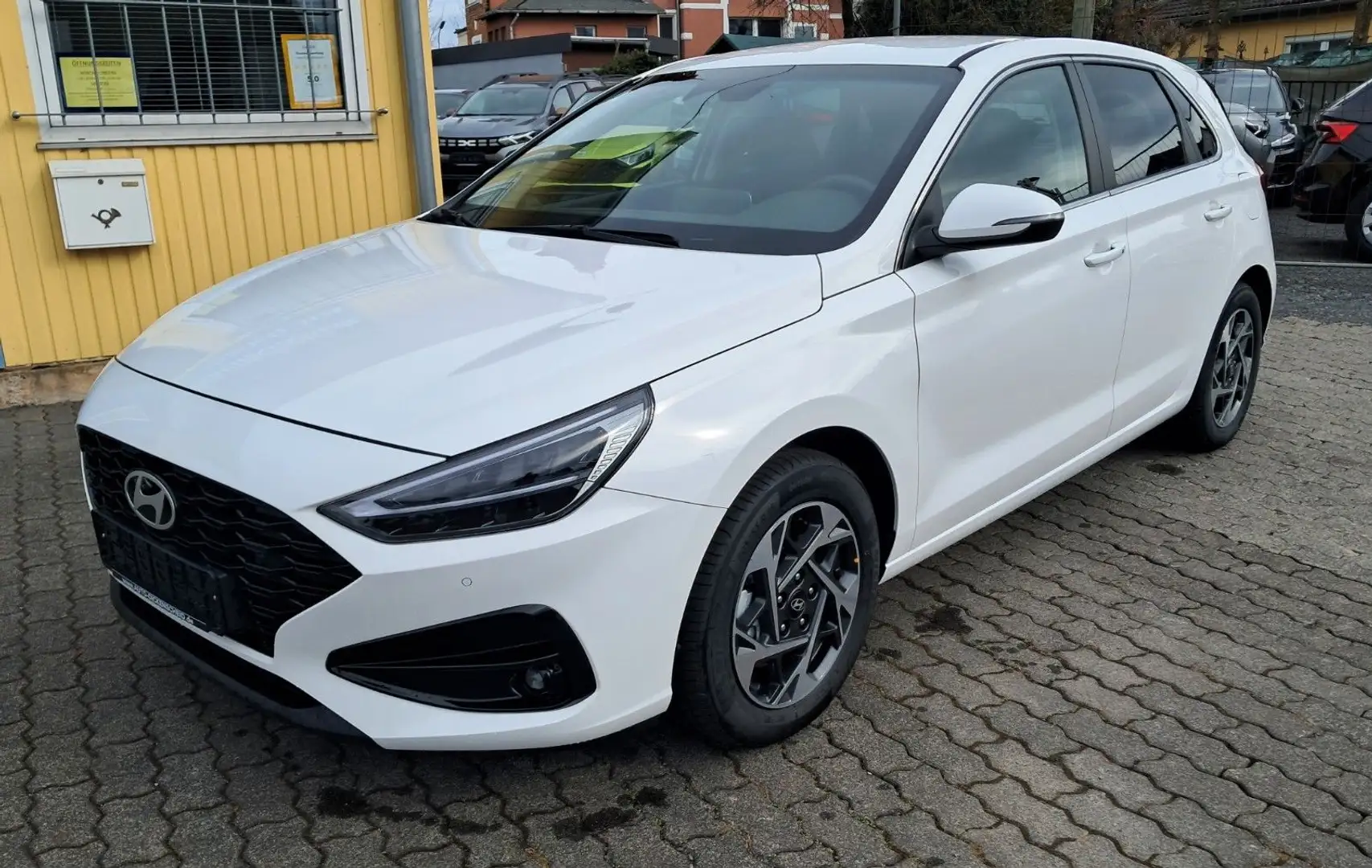 Hyundai i30 1.0T-MY25-STYLE-LED-SHZ-LHZ-ALU-NAVI-Klimaau Bianco - 1