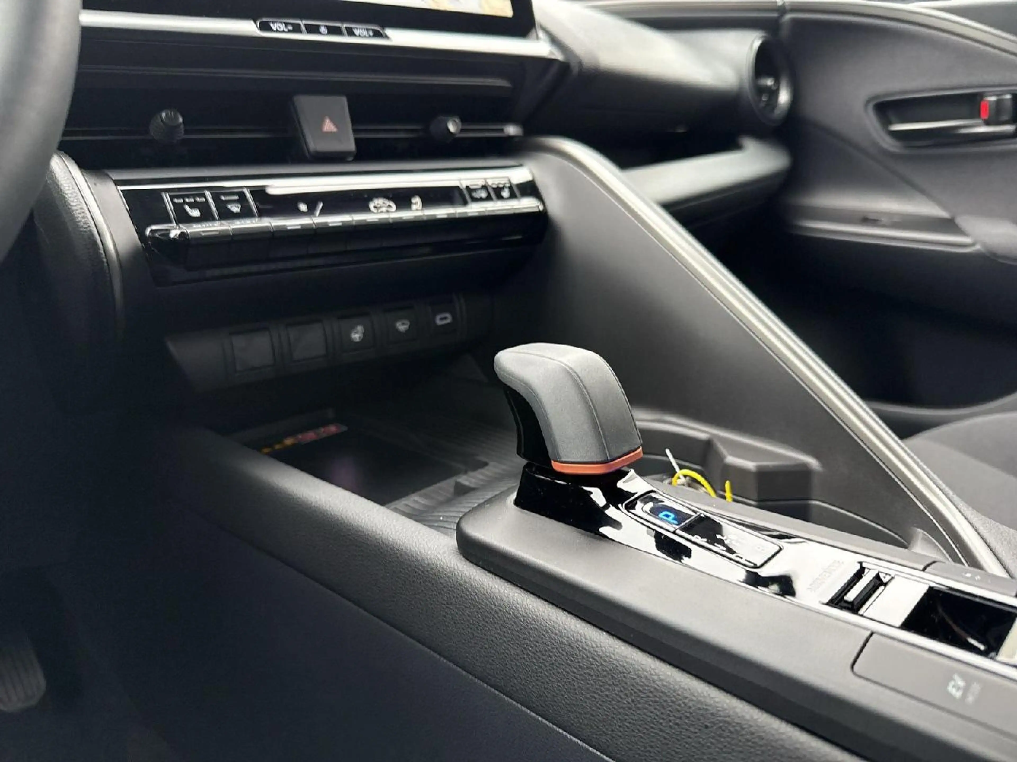 Toyota C-HR Hybrid FWD Teamplayer — photo 14