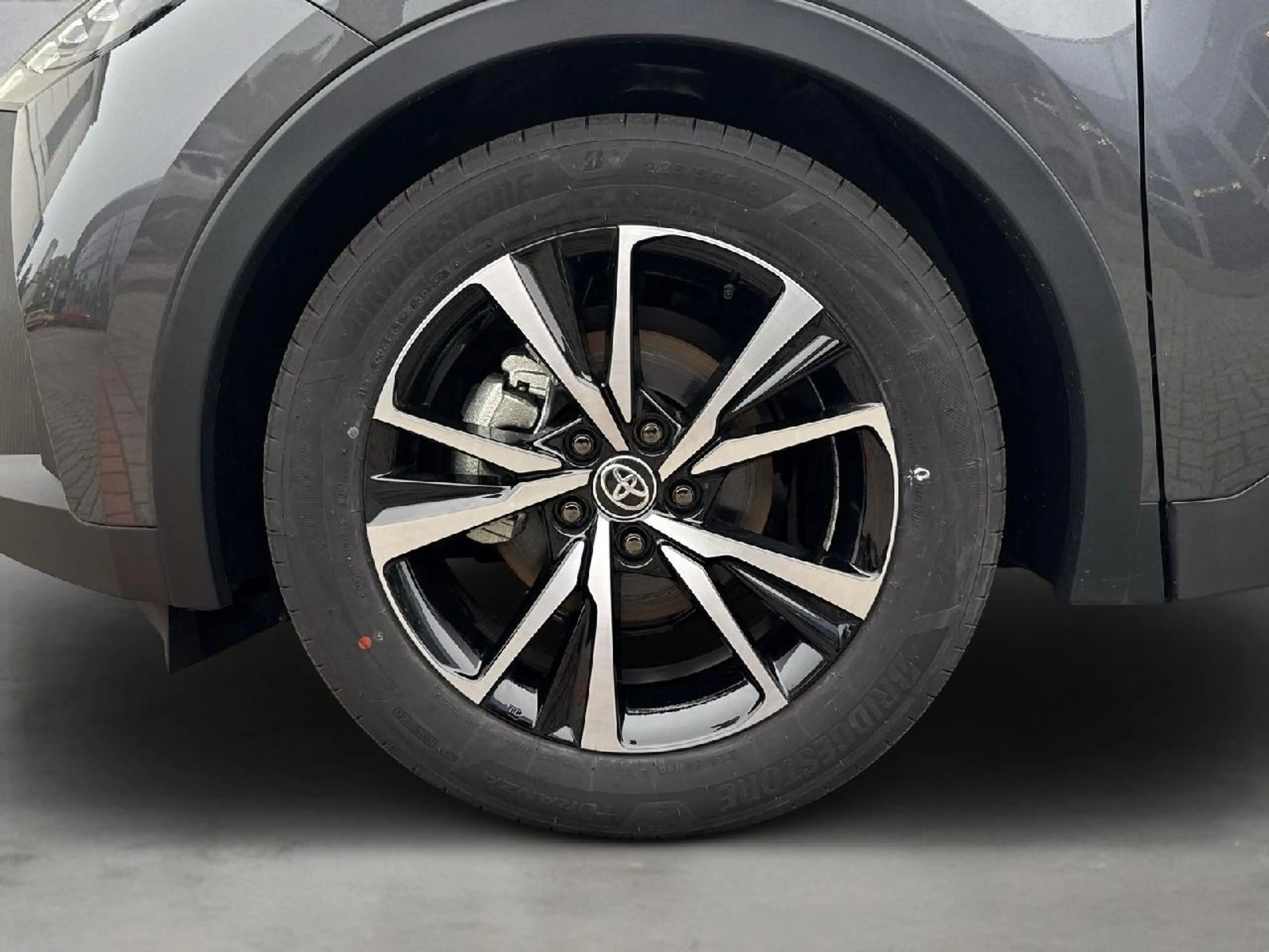 Toyota C-HR Hybrid FWD Teamplayer — photo 7