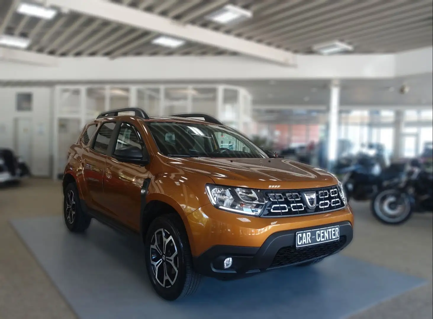 Dacia Duster II Edition PLUS; KLIMAAUT/ KAM/ SHZ/ LMF Orange - 1