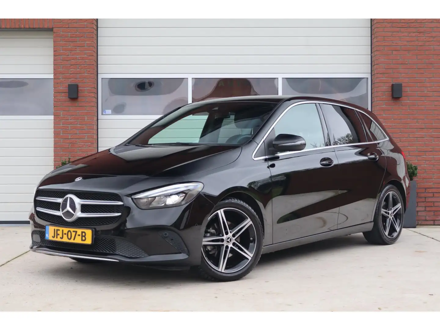 Mercedes-Benz B 180 AMG-Line Sport velgen 18" - Wegklapbare trekhaak - Noir - 1
