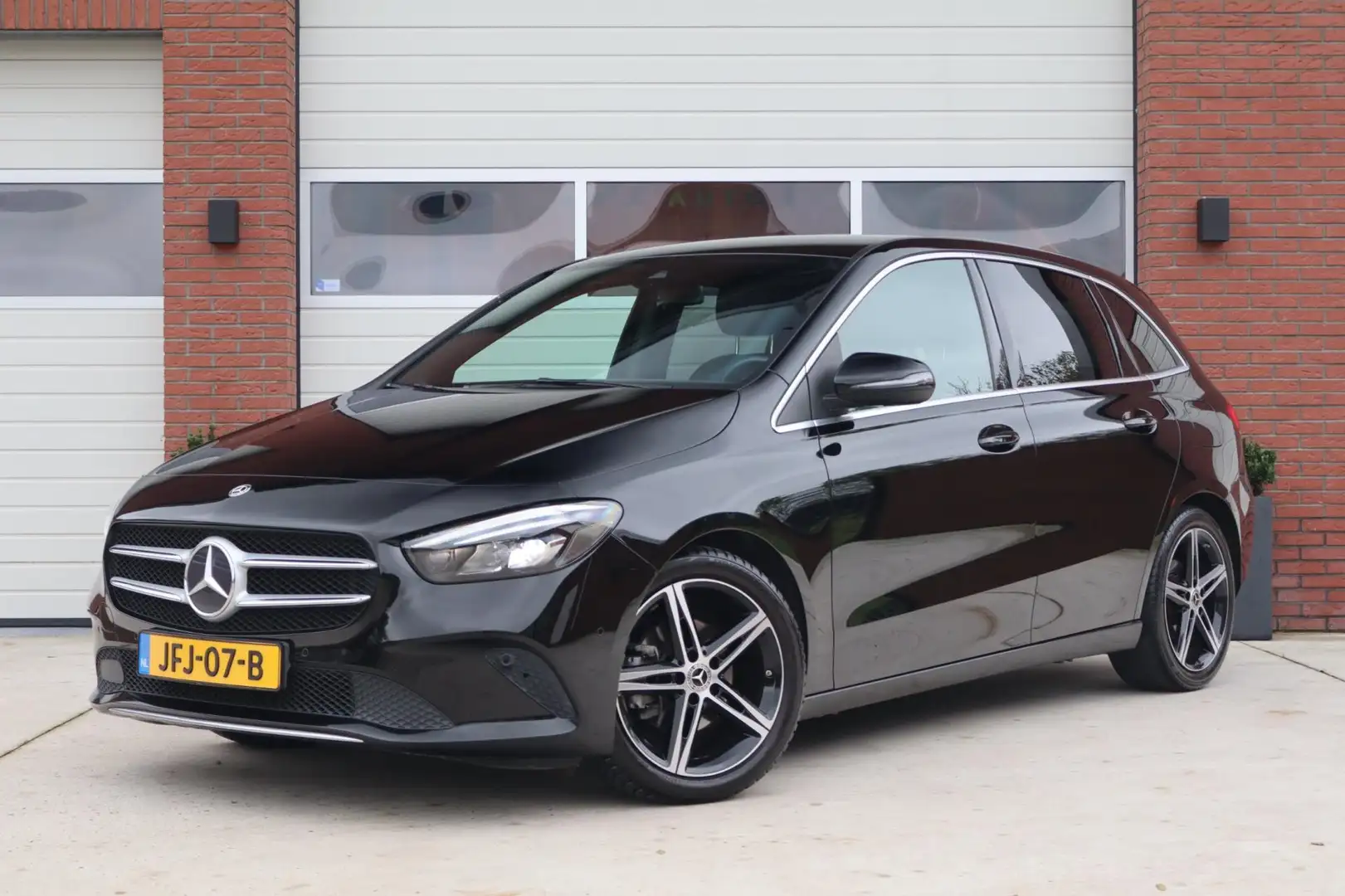 Mercedes-Benz B 180 AMG-Line Sport velgen 18" - Wegklapbare trekhaak - Schwarz - 1