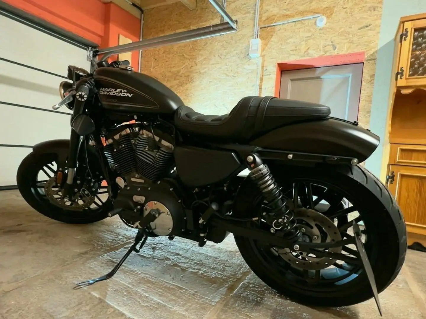 Harley-Davidson Roadster XL 1200 Чёрный - 2