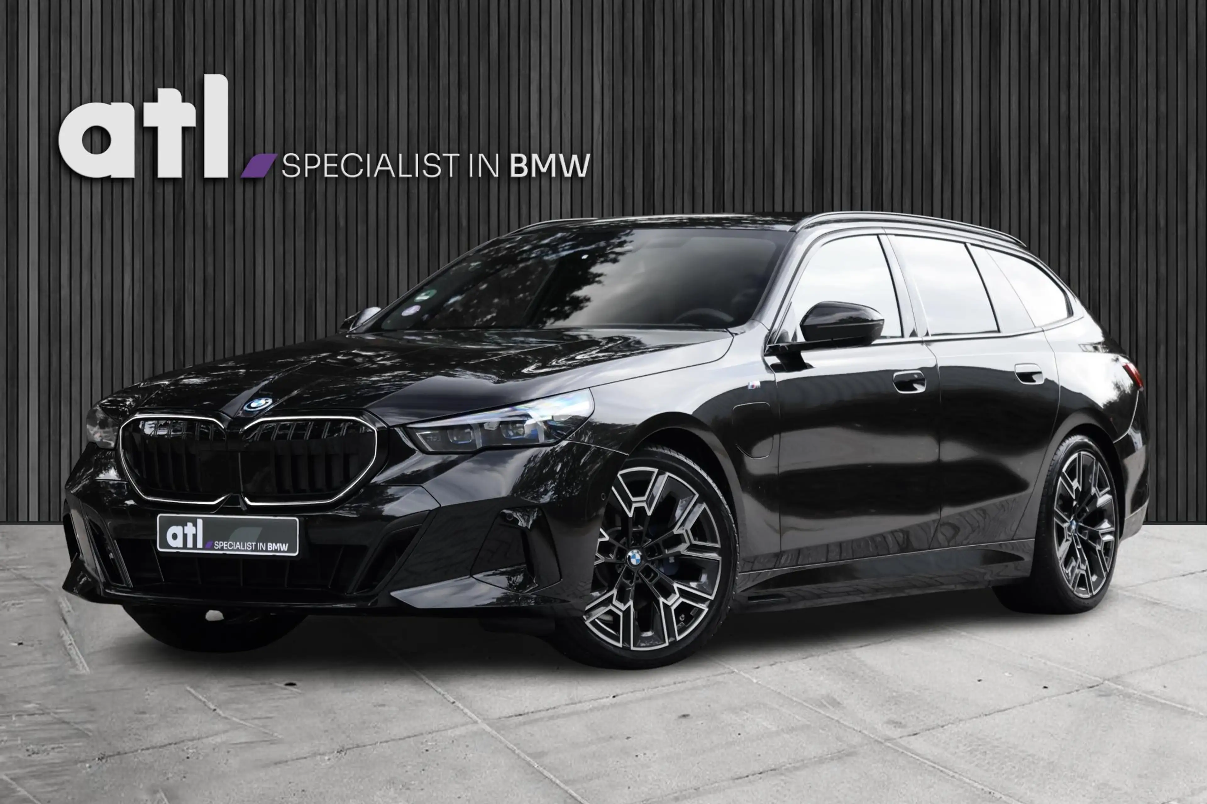 BMW 530 5-serie Touring 530e xDrive M-sport | Bowers Wilki