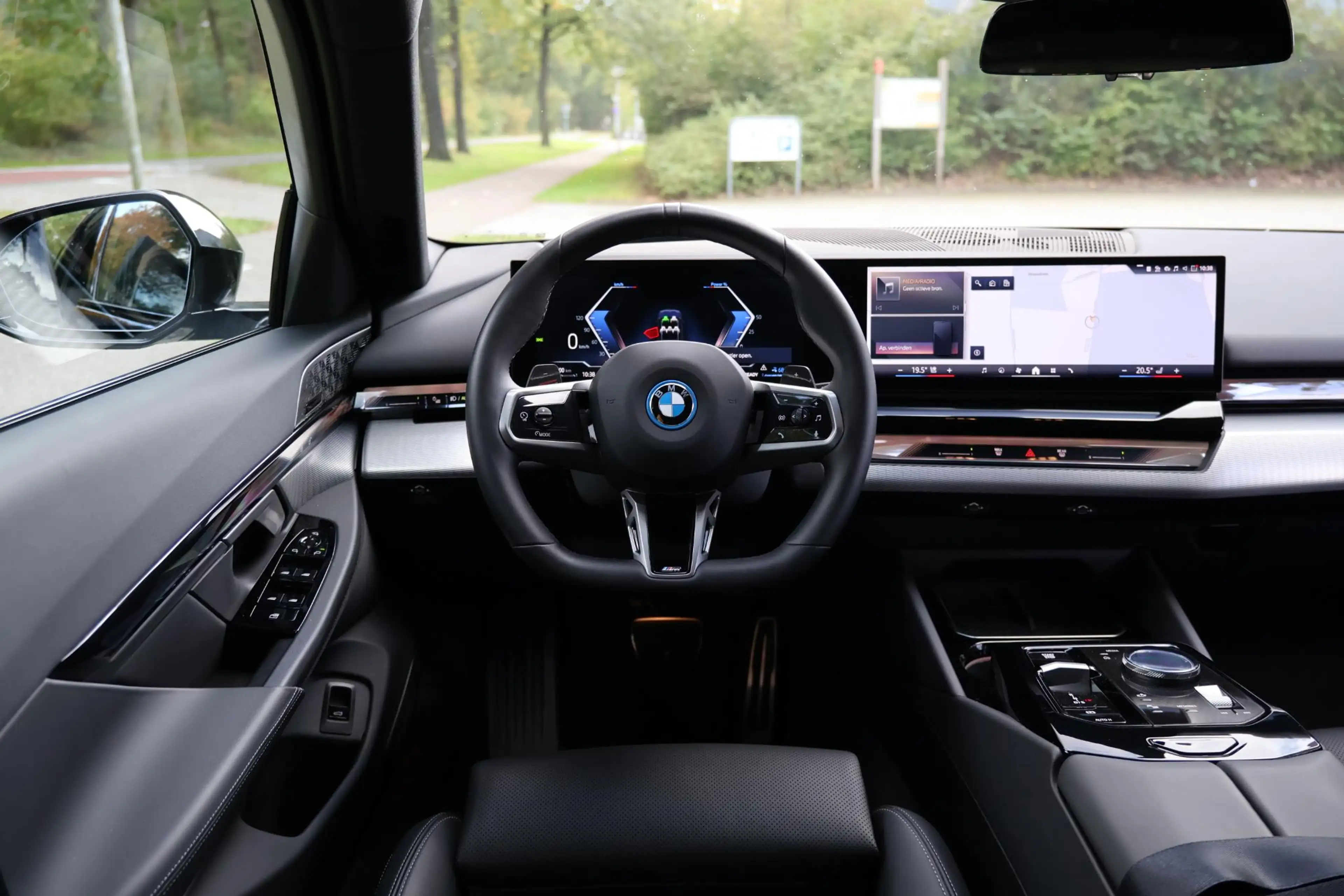 BMW 530 5-serie Touring 530e xDrive M-sport | Bowers Wilki — photo 24