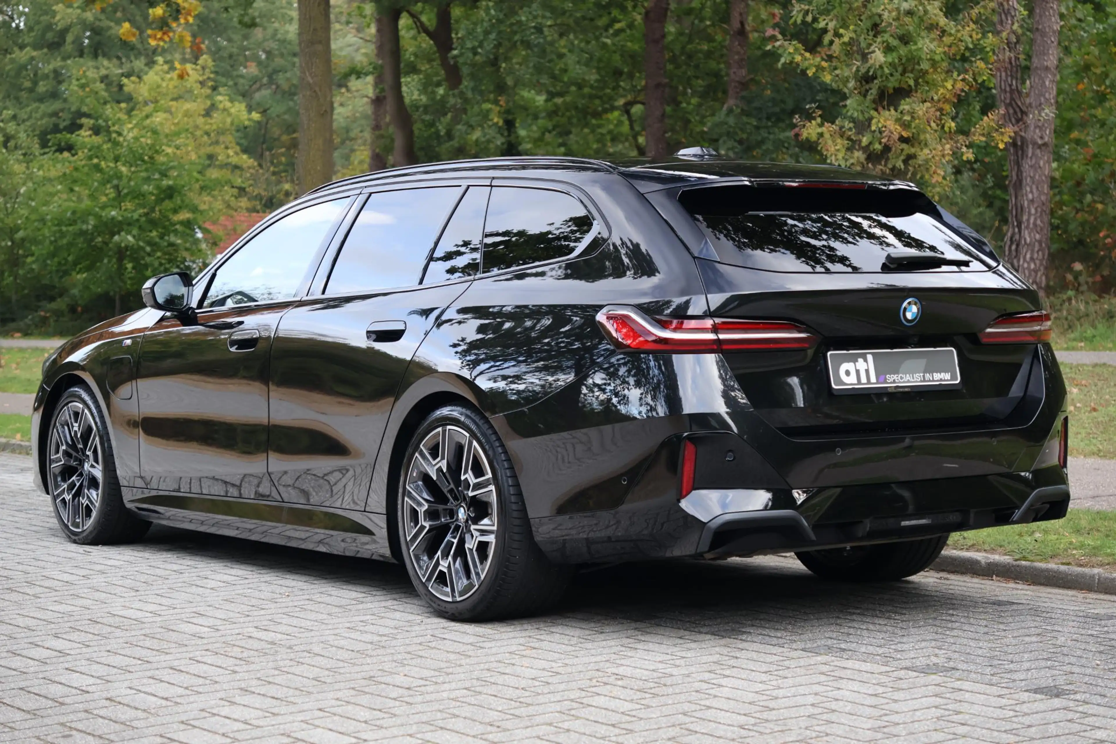 BMW 530 5-serie Touring 530e xDrive M-sport | Bowers Wilki — photo 3