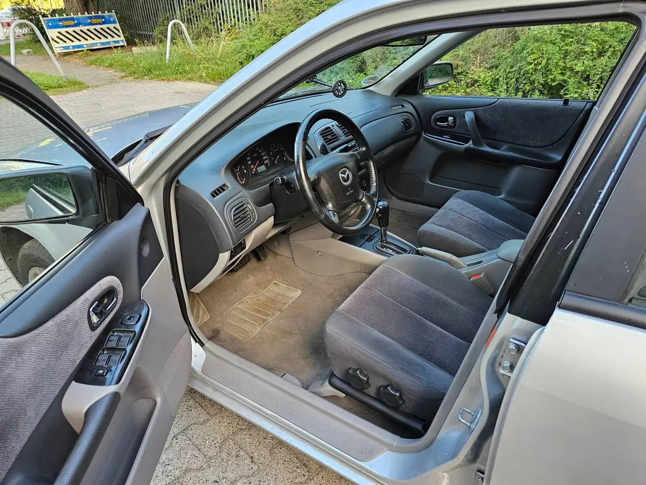 Mazda 323 1.4 S Comfort Automatik, foto 12