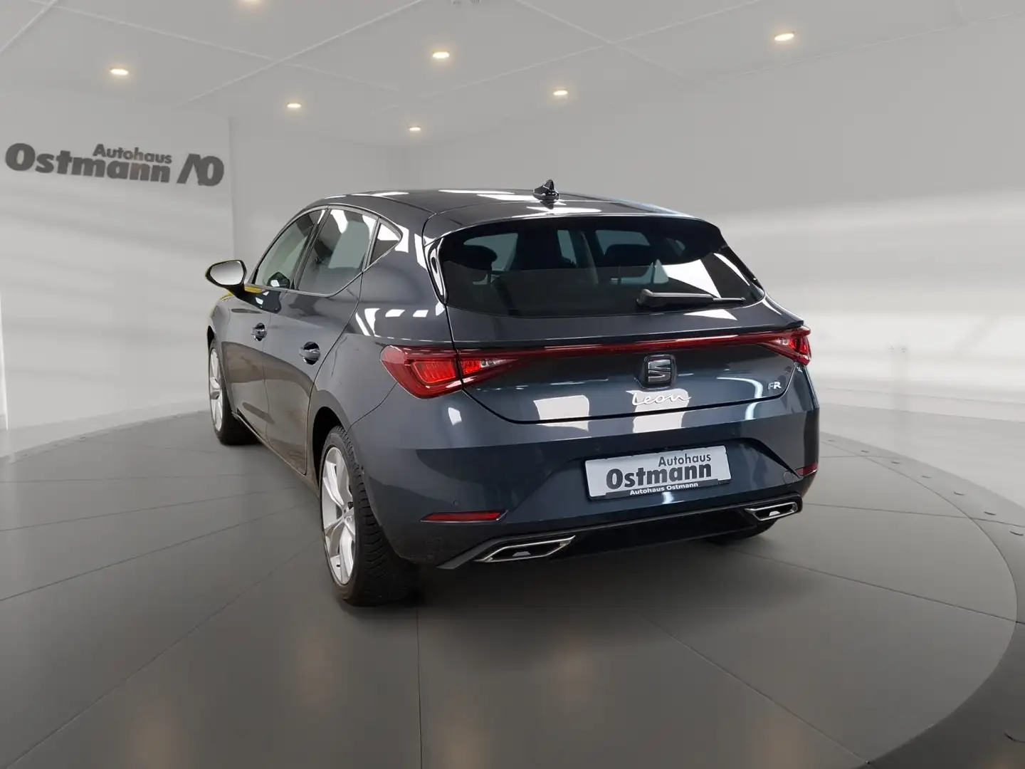 SEAT Leon FR 1.5 eTSI ACC RFK Navi SHZ Climatr. Grau - 2