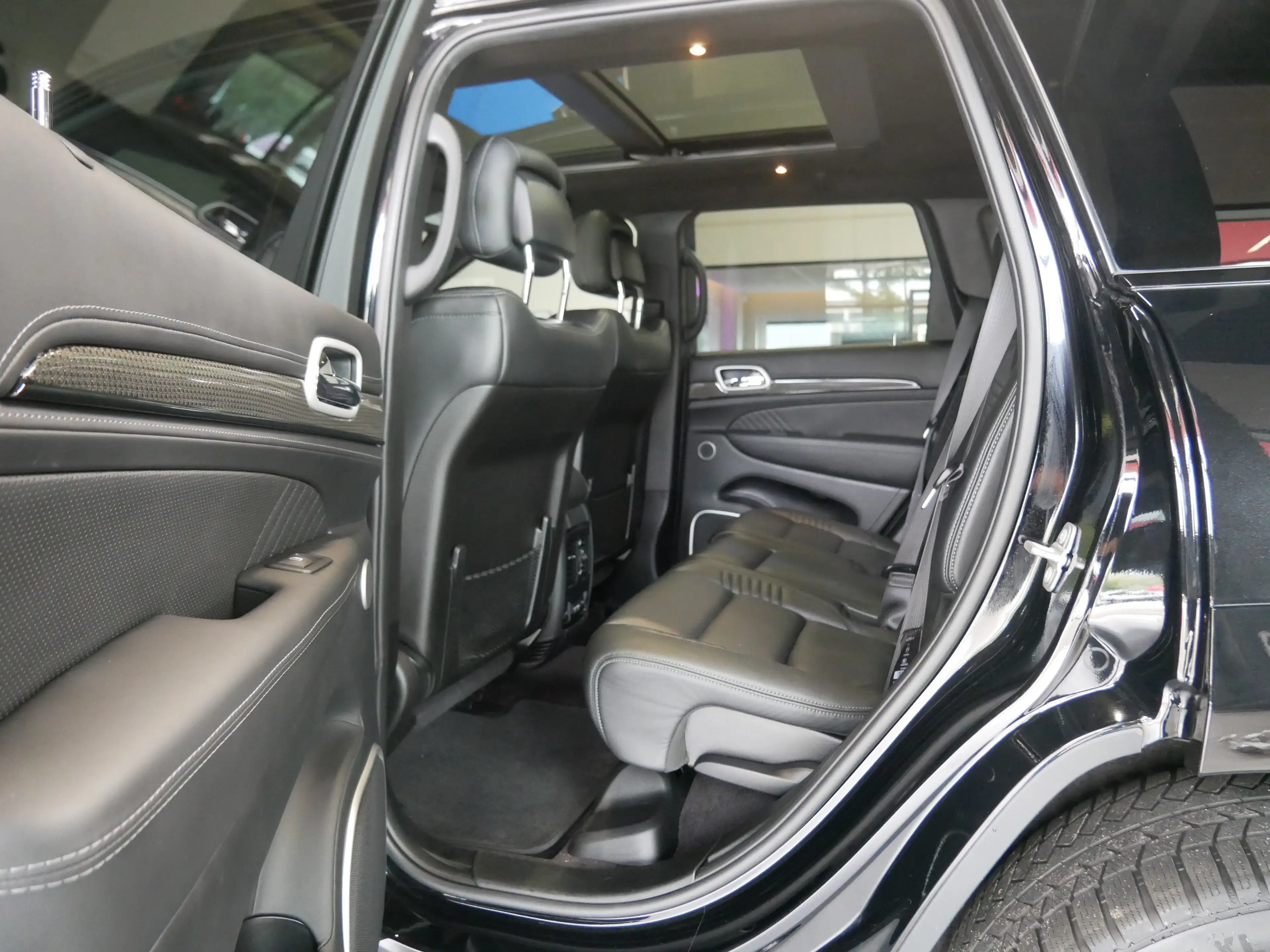 Jeep Grand Cherokee 6.2 V8 Trackhawk Supercharged ACC — photo 27