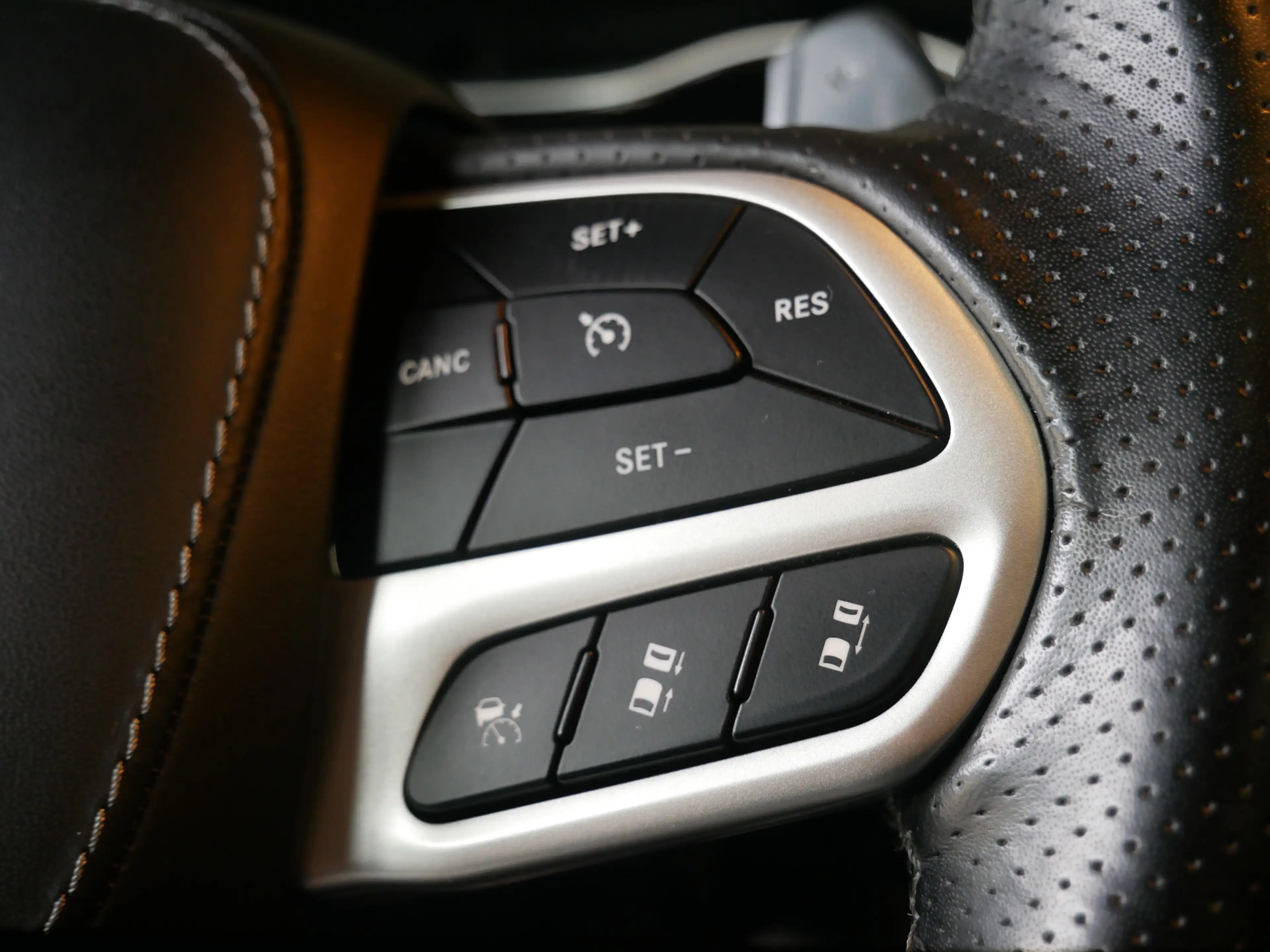 Jeep Grand Cherokee 6.2 V8 Trackhawk Supercharged ACC — photo 18