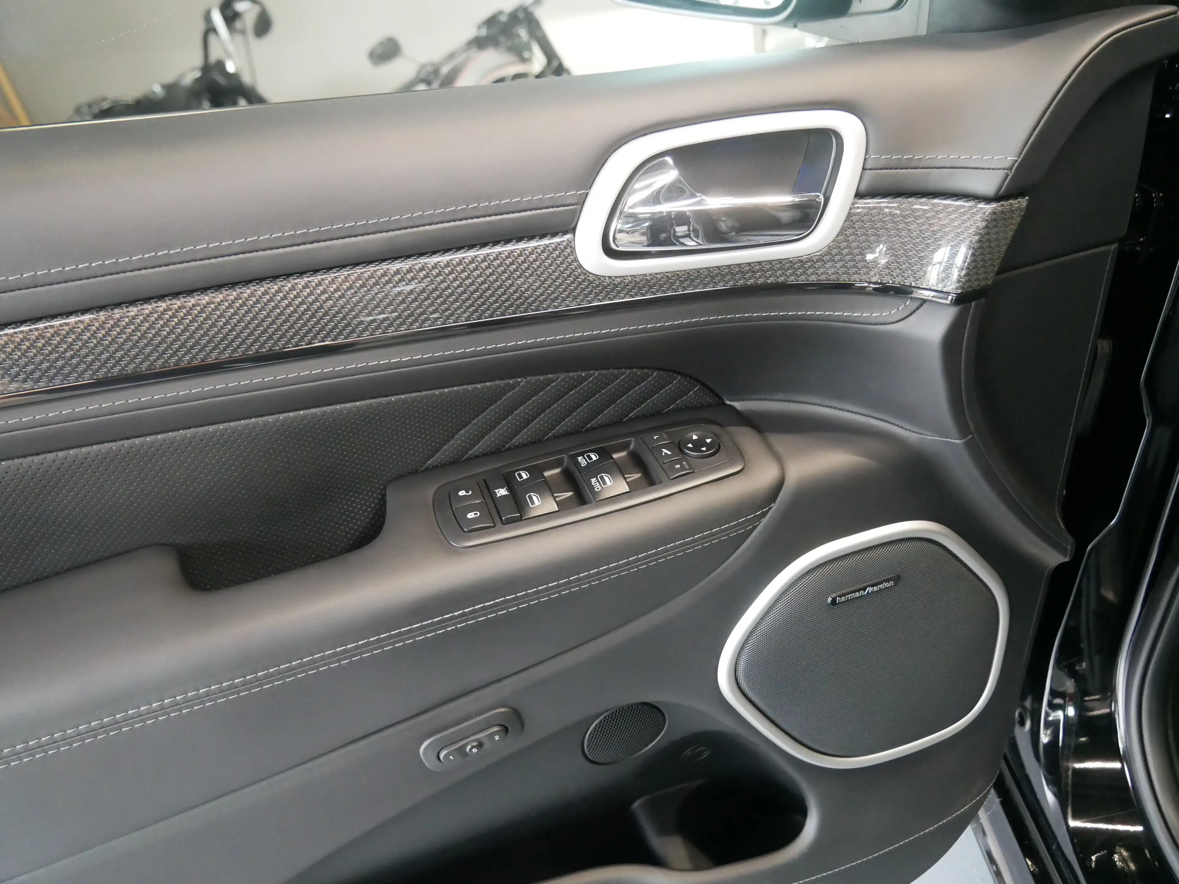 Jeep Grand Cherokee 6.2 V8 Trackhawk Supercharged ACC — photo 13