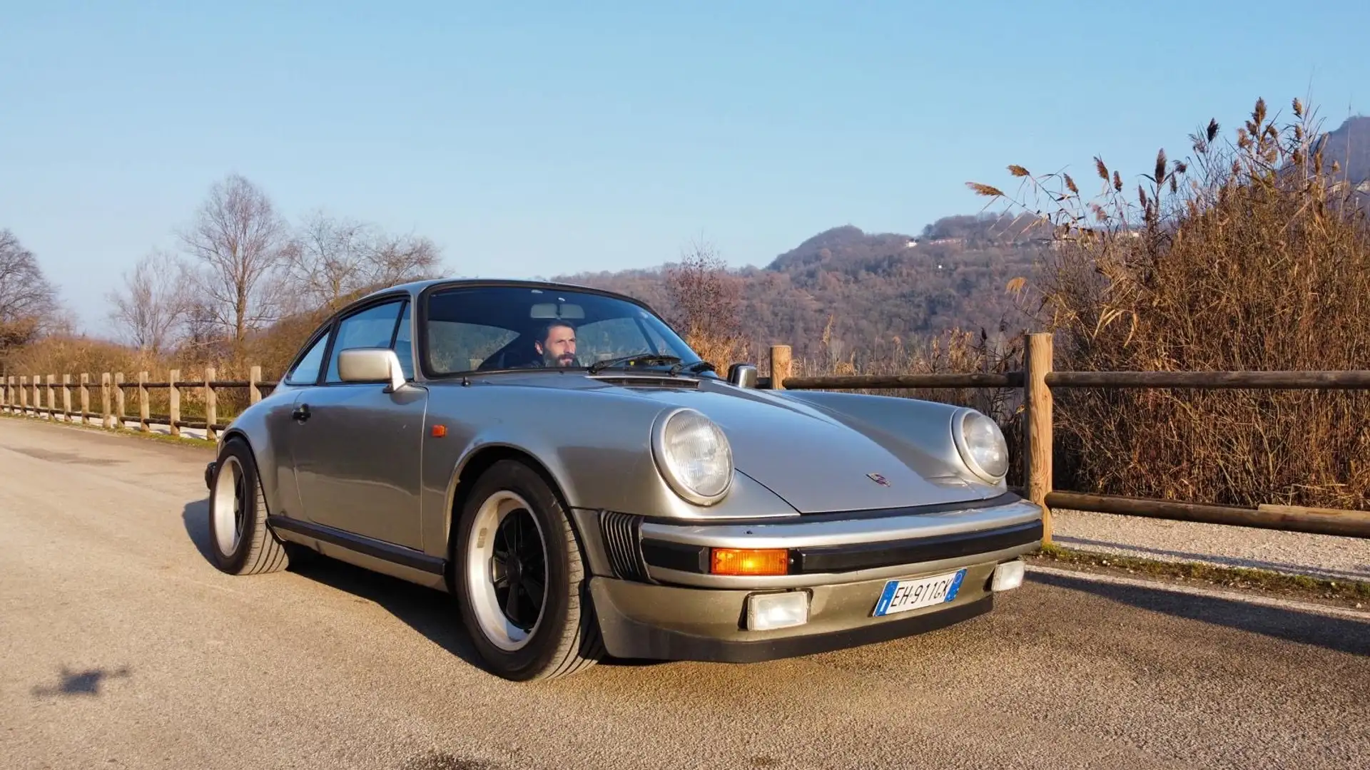 Porsche 911 3.0 SC - 1