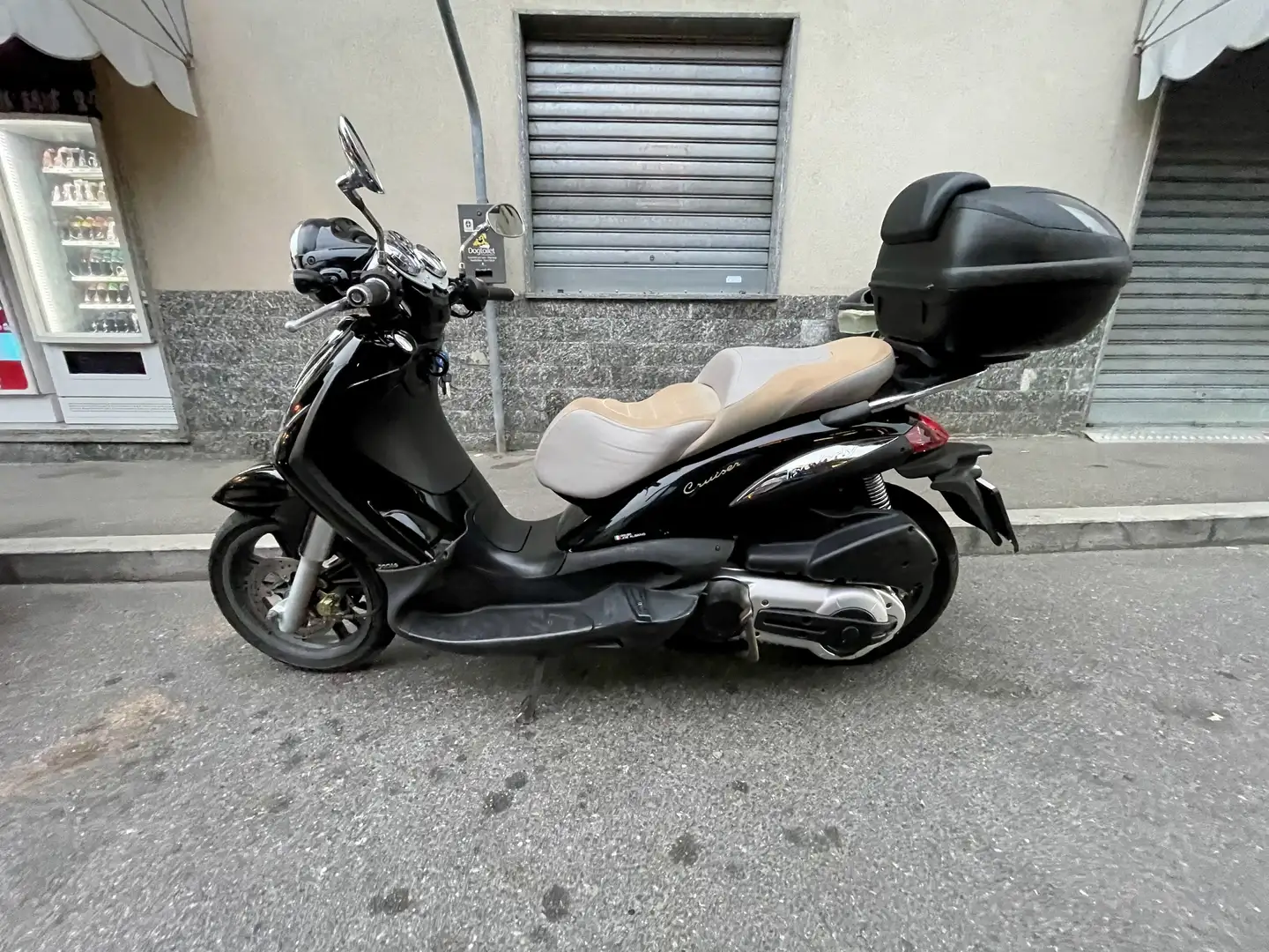 Piaggio Beverly 500 Cruiser 500 i.e. Czarny - 1