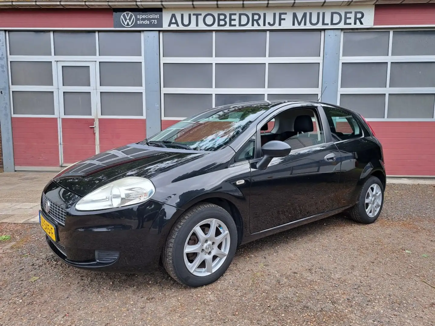 Fiat Grande Punto 1.2 i Active 65 Pk Zwart - 1