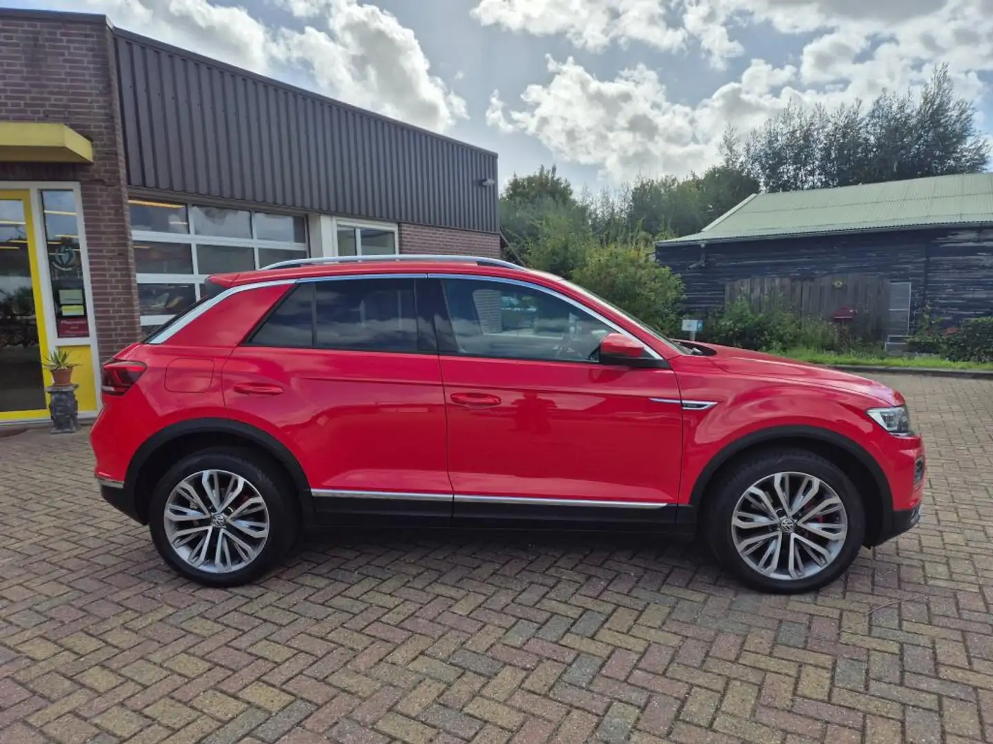 Volkswagen T-Roc 1.5 TSI Sport, DIT IS EEN RIJKLAARPRIJS. Rouge - 2