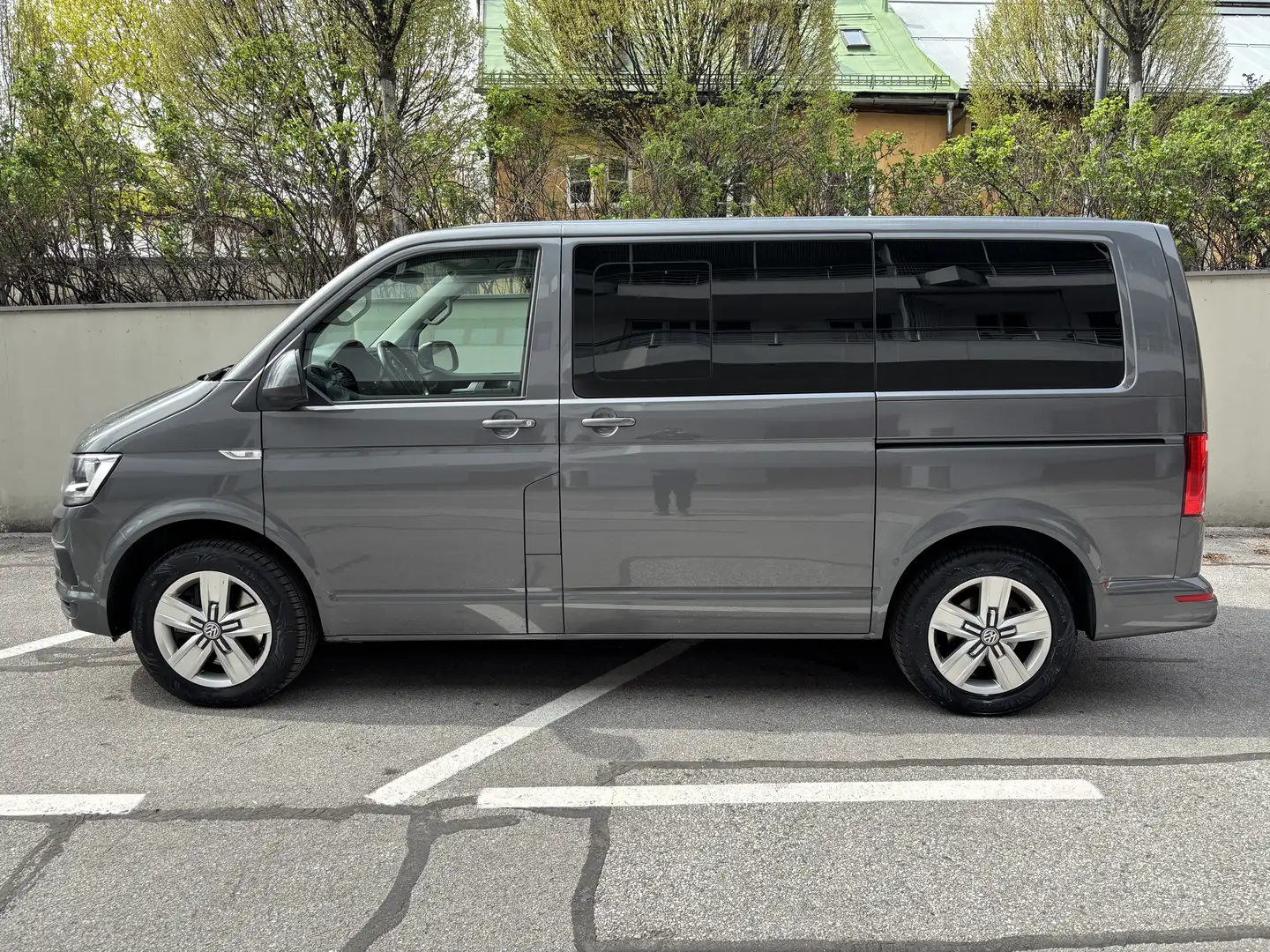 Volkswagen T6 Multivan Comfortline 2,0 TDI BMT DSG - 2