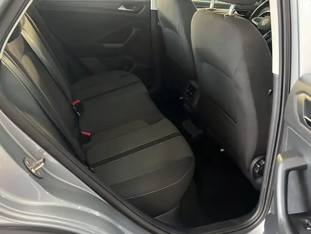 Volkswagen T-Roc view 17