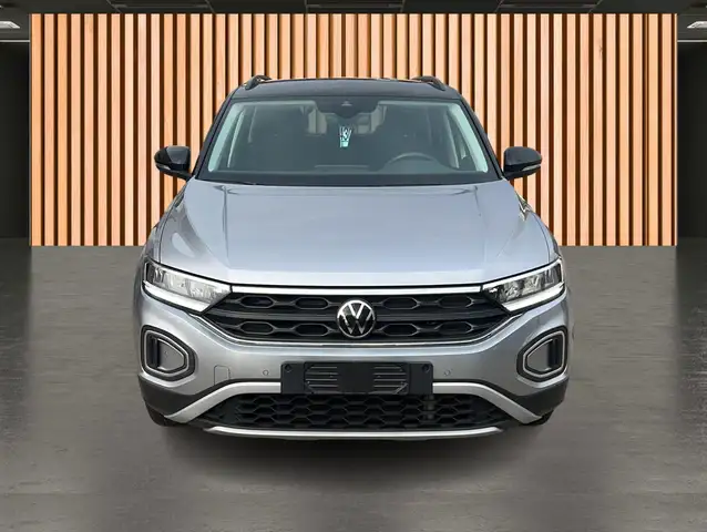 Volkswagen T-Roc view 21