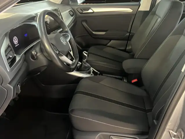 Volkswagen T-Roc view 5