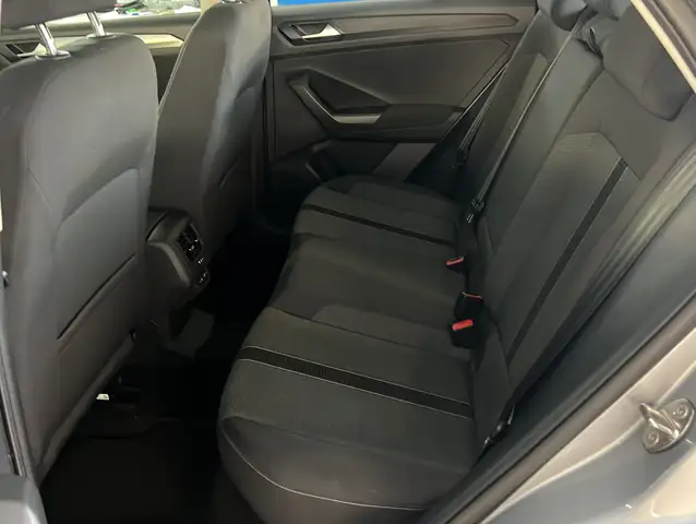 Volkswagen T-Roc view 13