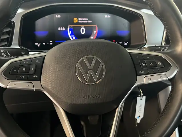 Volkswagen T-Roc view 7