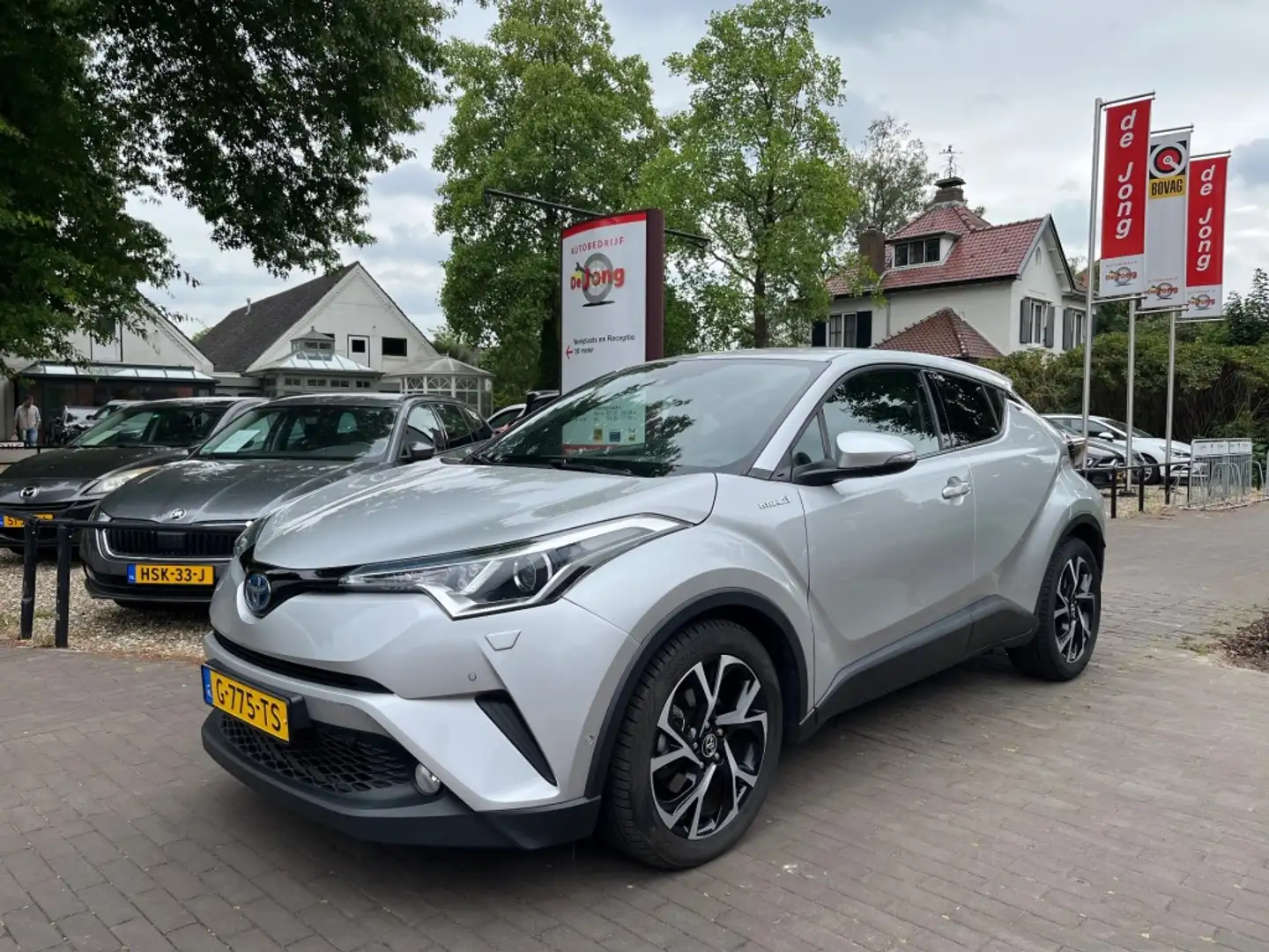 Toyota C-HR 1.8 HYBRID EXECUTIVE / LEDER / CAMERA / NAVI / TRE Grijs - 1